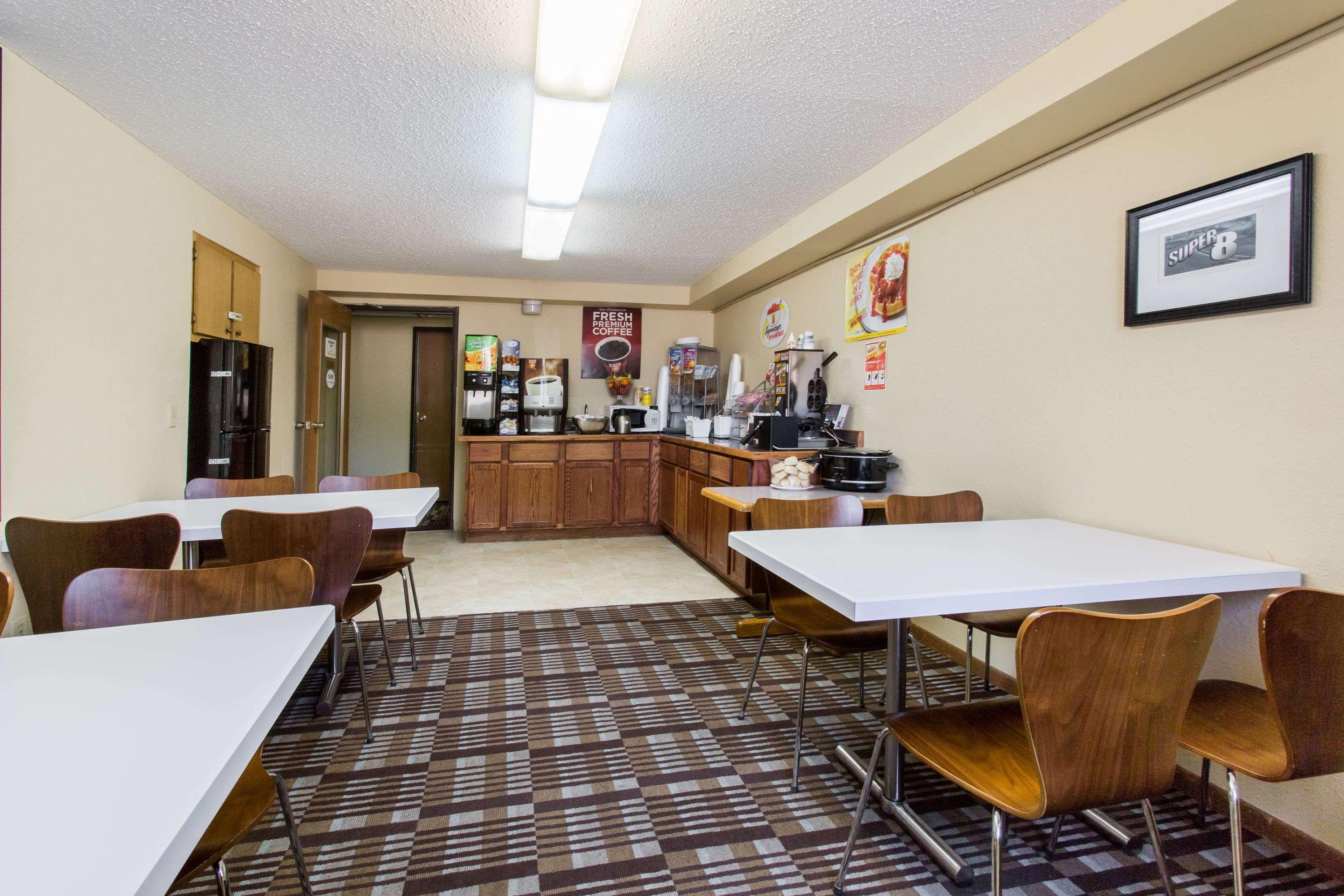 Super 8 By Wyndham Chadron Ne Hotell Exteriör bild
