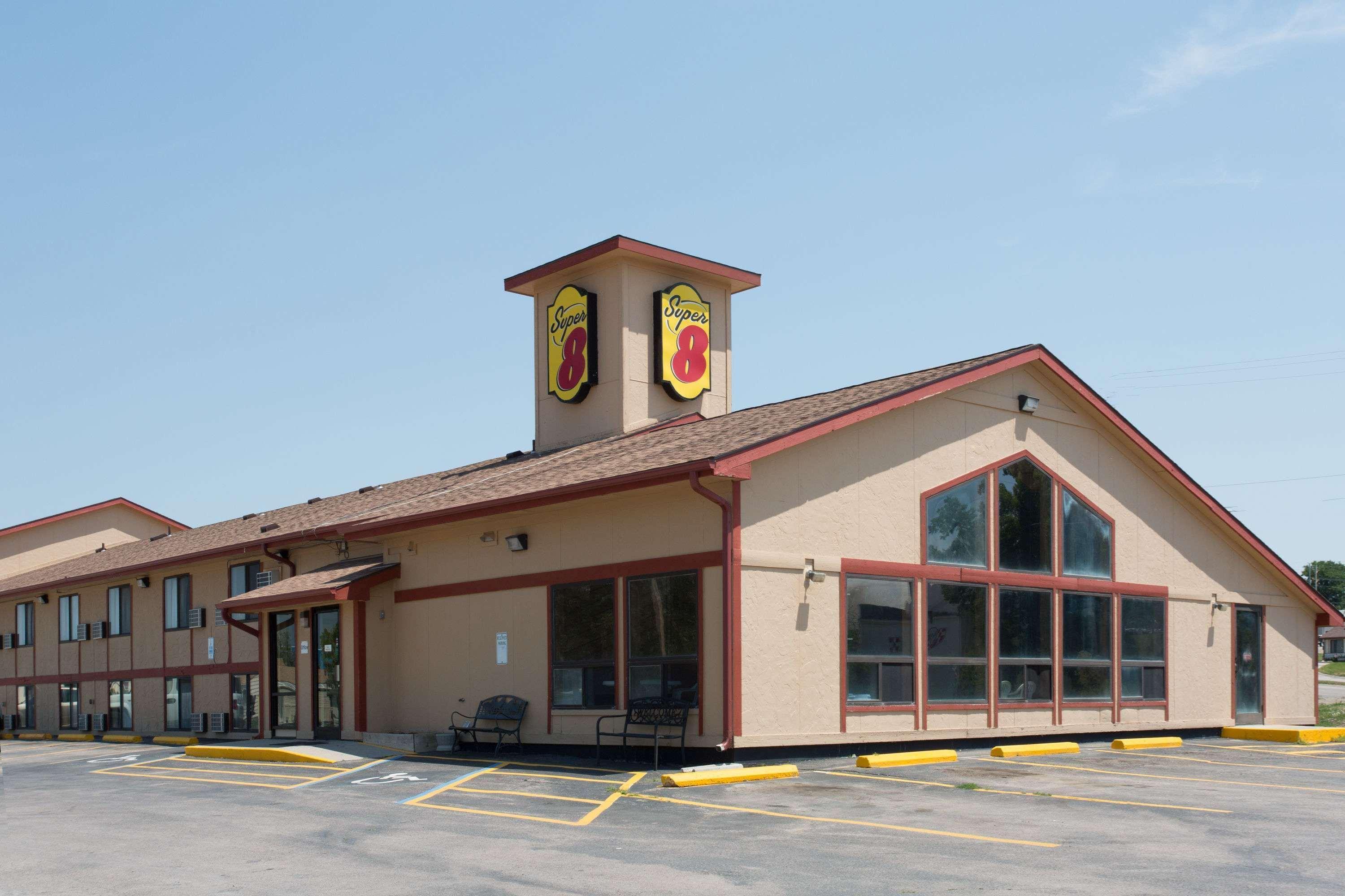 Super 8 By Wyndham Chadron Ne Hotell Exteriör bild