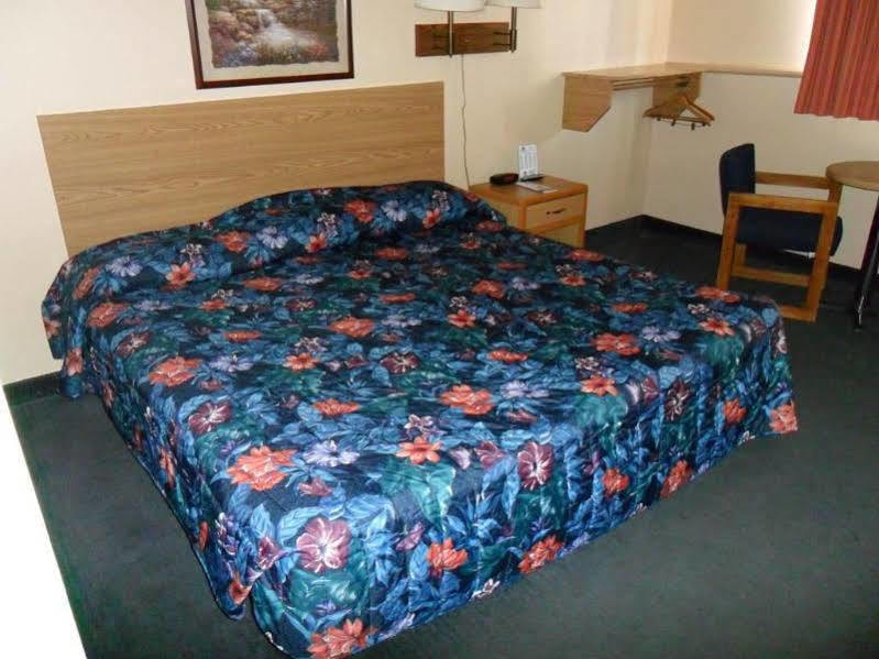 Super 8 By Wyndham Chadron Ne Hotell Exteriör bild